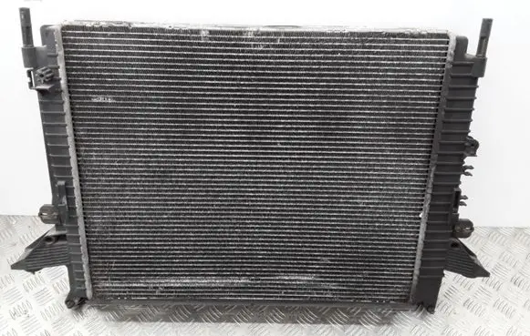 Land Rover Discovery 3 - LR3 Coolant radiator 7H228T000BA ETP10111