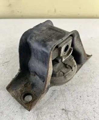 Engine mount bracket