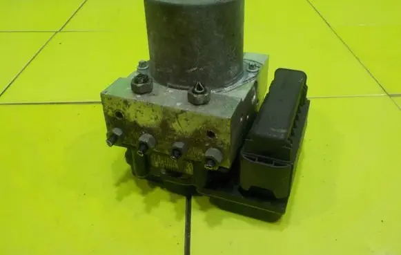 BMW X3 E83 ABS Pump 0265950318