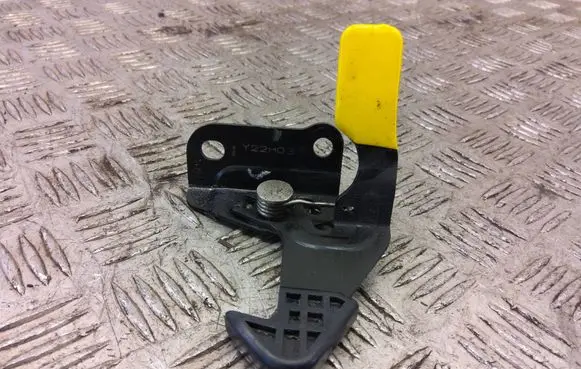 Nissan Leaf II (ZE1) Engine bonnet (hood) release handle Y22H03