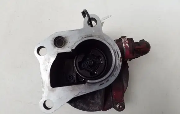 Nissan Primera Vacuum pump 163354368