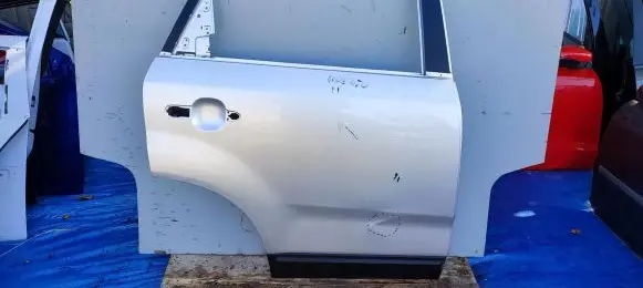 KIA Sorento Rear door