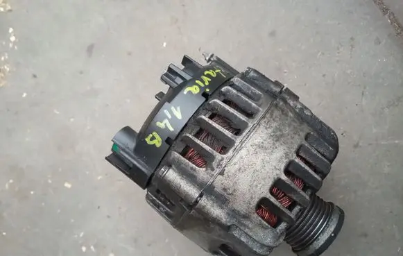 Skoda Octavia Mk2 (1Z) Generator/alternator 03C903025D