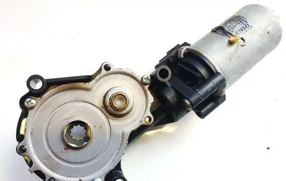 Toyota Avensis T250 Seat adjustment motor 8582033020 85820-33020