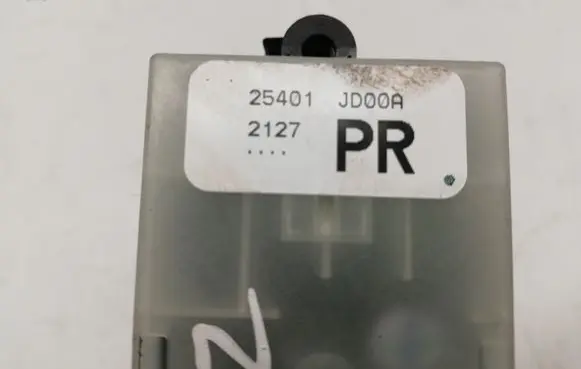 Nissan Qashqai Electric window control switch 25401JD00A
