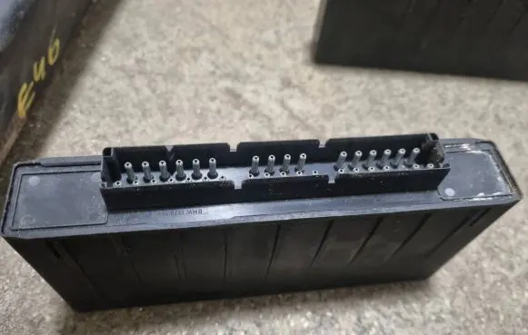 BMW 5 E34 Comfort/convenience module 61351379372 5KG00517500