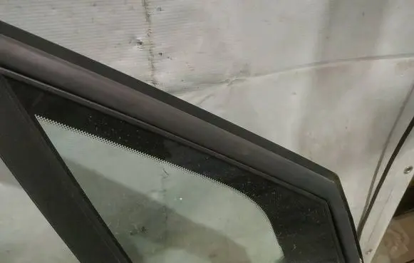 Citroen C5 Front door vent window glass four-door AS2