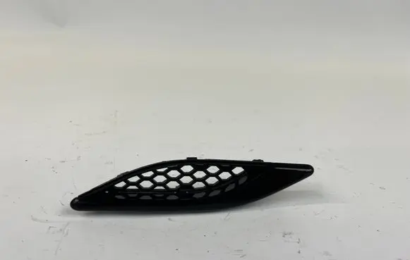 Maserati Ghibli Fender grill 670028905