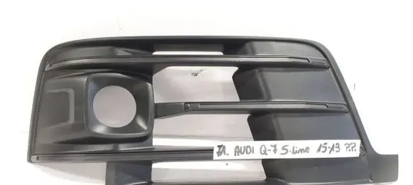 Audi Q7 4M Front fog light trim/grill 4M0807682E