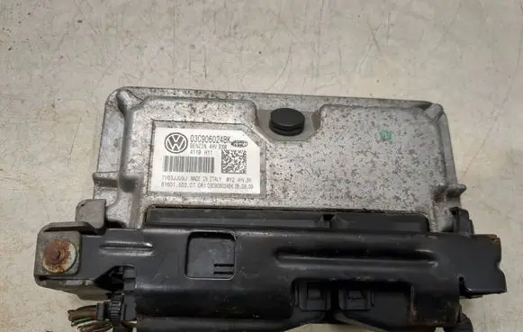 Volkswagen Polo V 6R Engine control unit/module 03C906024BK 6160150207