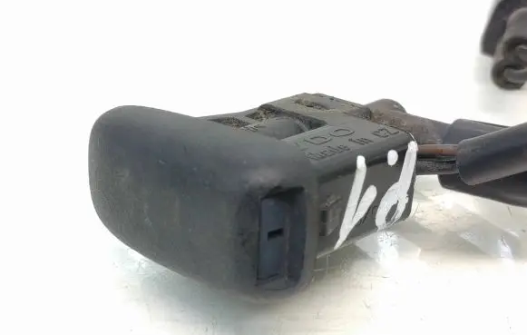 BMW 1 E81 E87 Windshield washer spray nozzle 7110851 61667110851