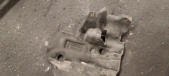 BMW X5 F15 Heat shield in engine bay 8570575