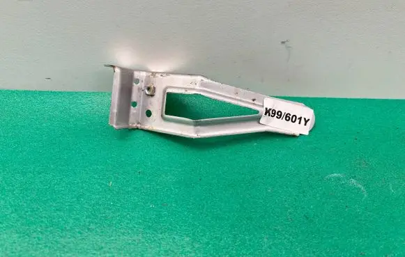 Volkswagen Polo Fender mounting bracket 6Q0810679E