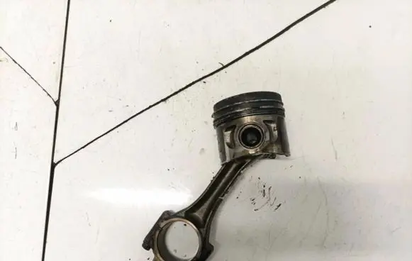 Volkswagen PASSAT B5.5 Piston with connecting rod