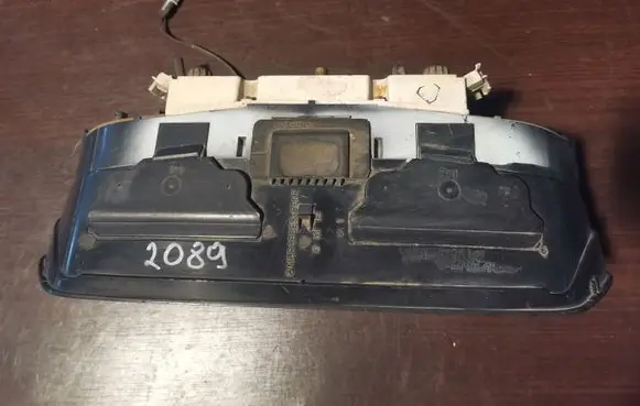 Mercedes-Benz 190 W201 Speedometer (instrument cluster) 87001169 2019021423