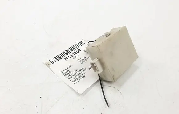 Toyota Avensis T250 Central locking relay 89741-05070