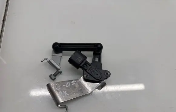 Headlight/headlamp level sensor