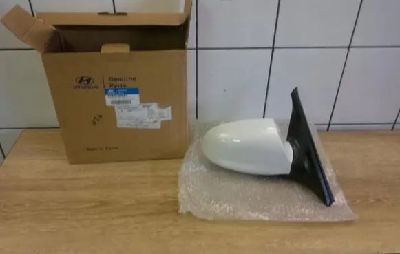 Hyundai Accent Front door electric wing mirror 8762025621