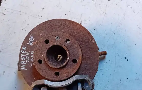 Renault Master III Front wheel hub