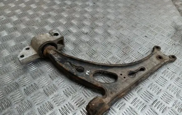 Skoda Octavia Mk2 (1Z) Front lower control arm/wishbone