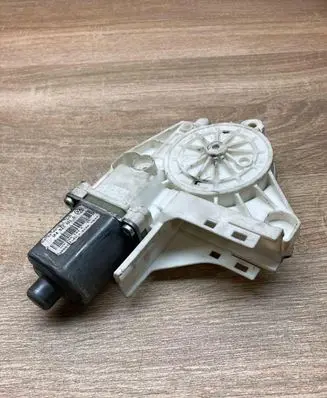 Volkswagen Golf V Front door window regulator motor 1K4837401G 1K0355702E