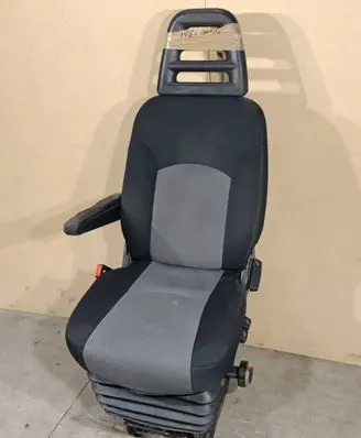 Iveco Daily 35.8 - 9 Front driver seat 