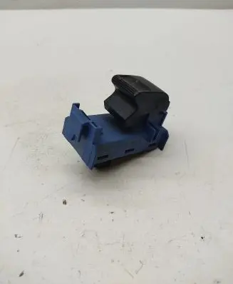Toyota Avensis T270 Electric window control switch 8481005070