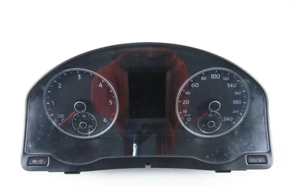 Volkswagen Tiguan Speedometer (instrument cluster) 5N0920883C