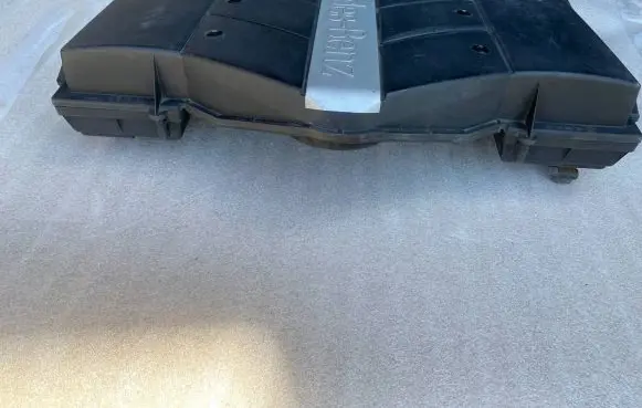 Mercedes-Benz C AMG W203 Engine cover (trim) A2105840047 2105840047