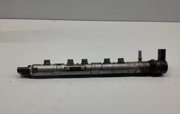 BMW 3 E90 E91 Fuel main line pipe 0445214131 0281002870