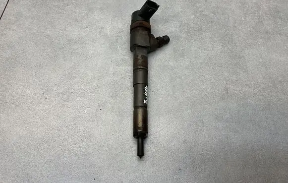 Opel Zafira C Fuel injector 0445110327