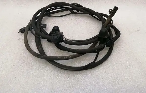 Mercedes-Benz CLS C218 AMG Windshield washer fluid hose A2128601092