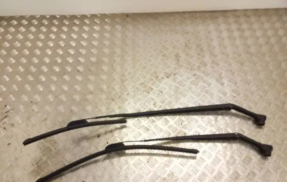 Mazda CX-7 Front wiper blade arm