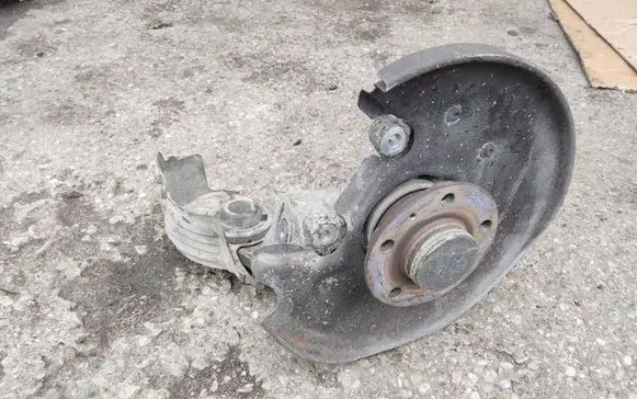 Rear wheel hub