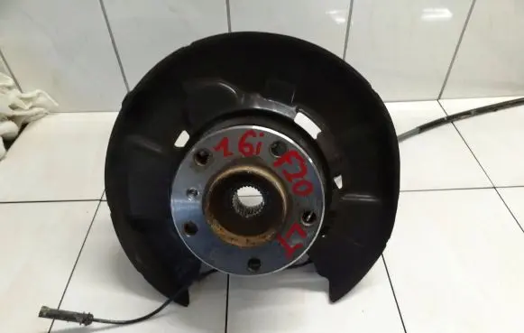 BMW 1 F20 F21 Rear wheel hub spindle/knuckle 