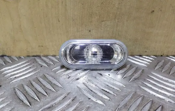 Volkswagen PASSAT B5.5 Front fender indicator light 1J0949117