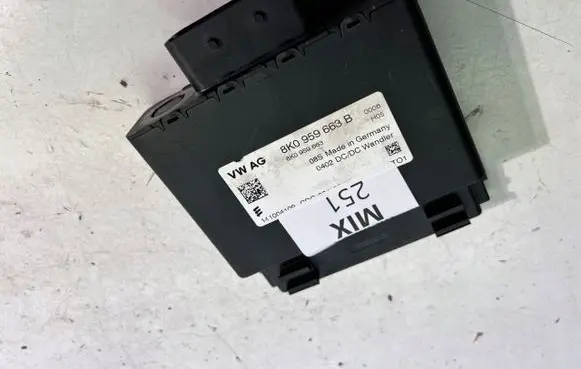 Audi A4 S4 B8 8K Voltage converter/converter module 8K0959663B