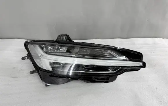 Volvo V60 Headlight/headlamp 32314179