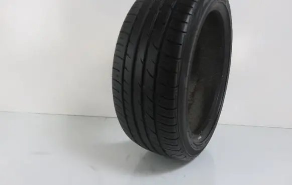 Volkswagen Golf V R16 summer tire 
