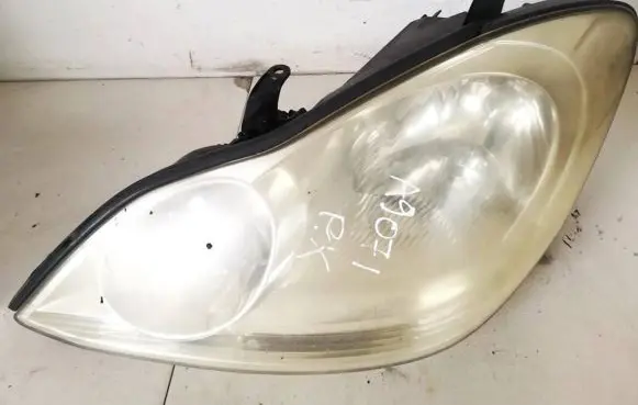Toyota Avensis Verso Headlight/headlamp 9922681017 99226-81017