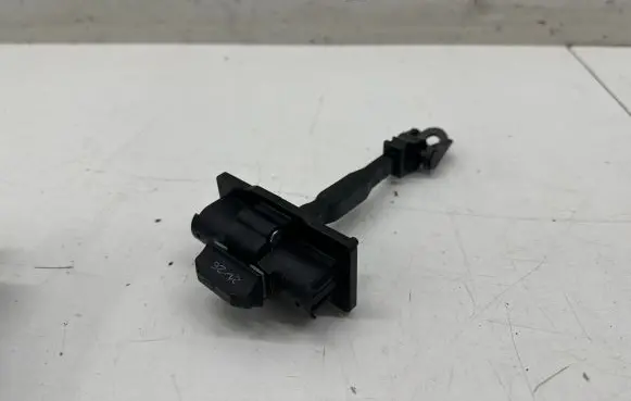 Peugeot 2008 II Front door check strap stopper