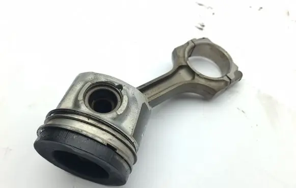 Honda Accord Piston with connecting rod