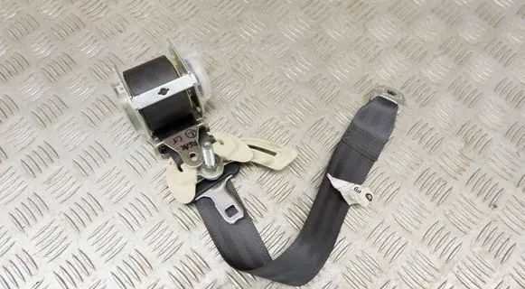 Lexus CT 200H Rear seatbelt 7337076011