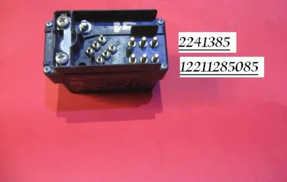 BMW 5 E28 Glow plug pre-heat relay 2241385 12211285085