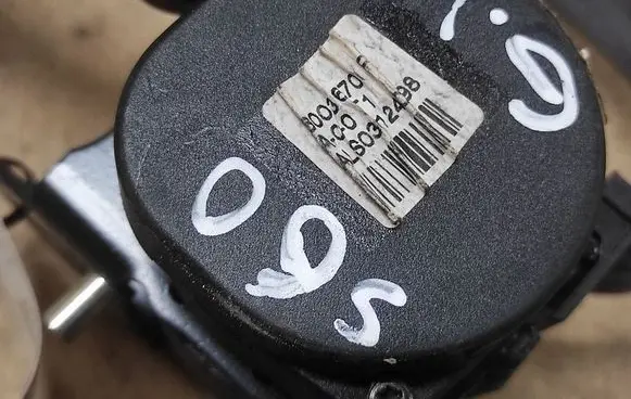 Volvo S60 Rear seatbelt 39969918