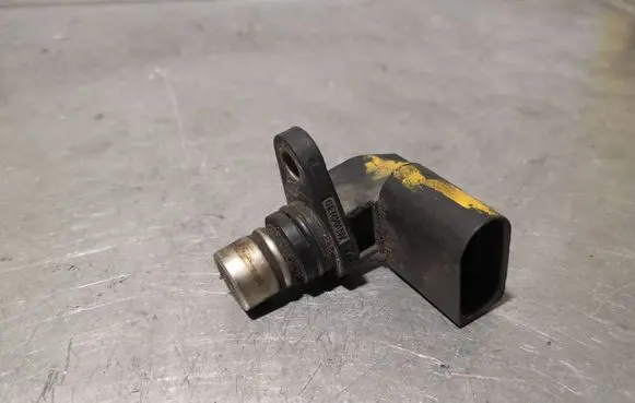 Volkswagen Golf IV Camshaft position sensor 0232103019