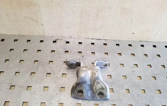 Mitsubishi Pajero Sport I Rear door upper hinge