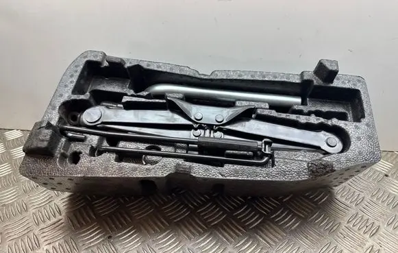 Volkswagen Caddy Tool set 2K7012113H