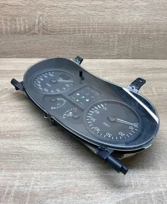 Renault Clio III Speedometer (instrument cluster) P8200059763