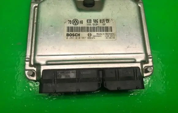 Volkswagen PASSAT B5.5 Engine control unit/module ECU 038906019EK 0281010667